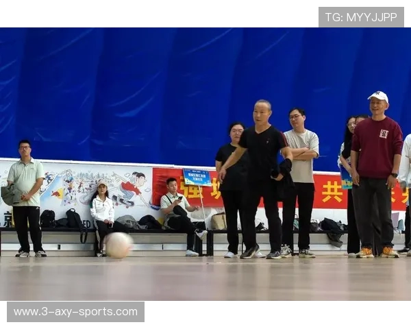 以比赛为核心，探讨竞技体育中的团队合作与个人表现如何互相促进与平衡