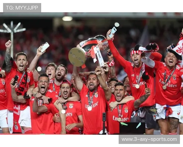 全球足球格局新变革：各大联赛竞争激烈 国家队新星崛起与未来发展趋势分析