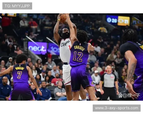 湖人对决热火激情四溢NBA赛场火爆对抗引发球迷热议